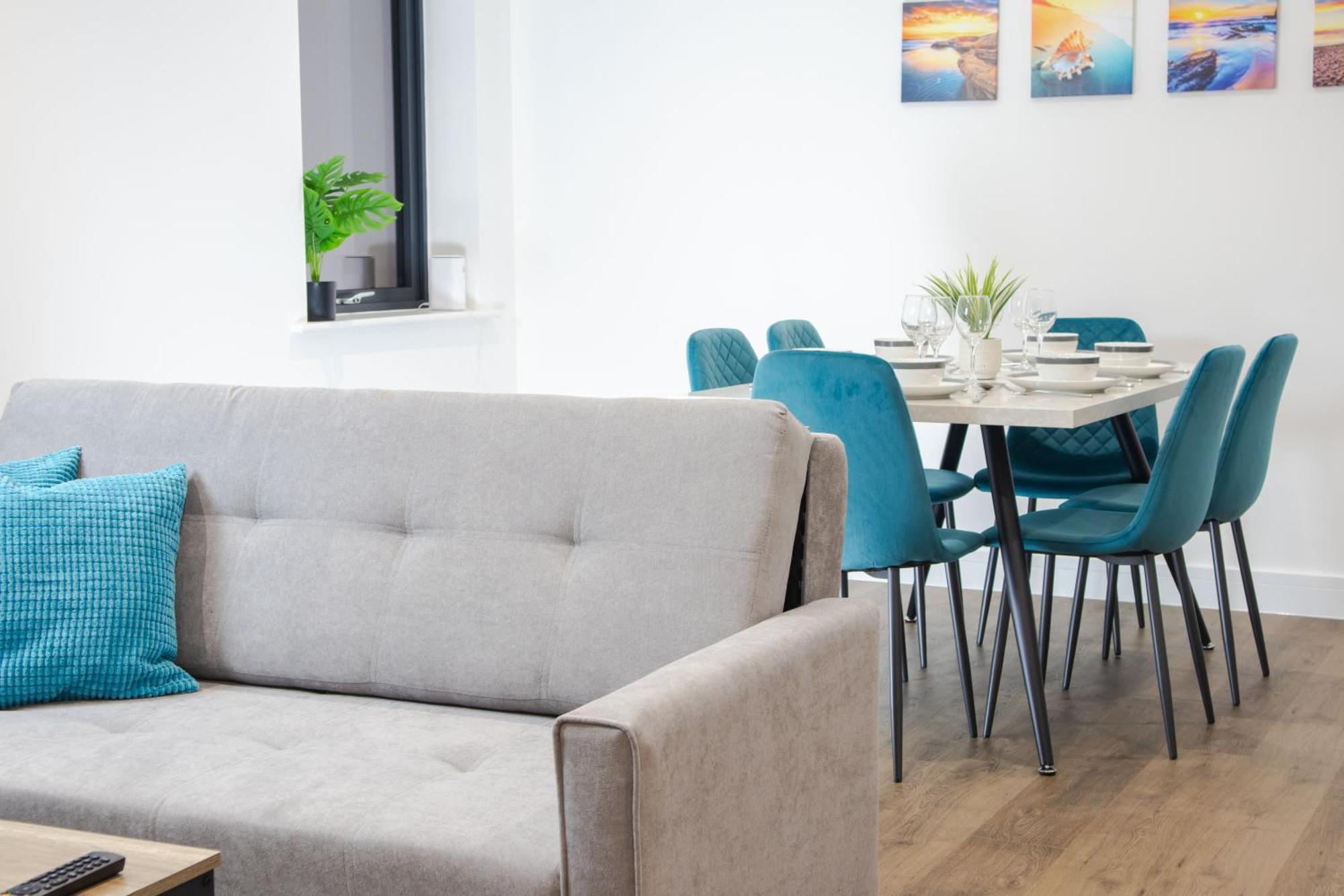Central 2 Bed 2 Bath Apartment Near Brighton College, Beach, Hospital - Long Stay Offers Exterior photo