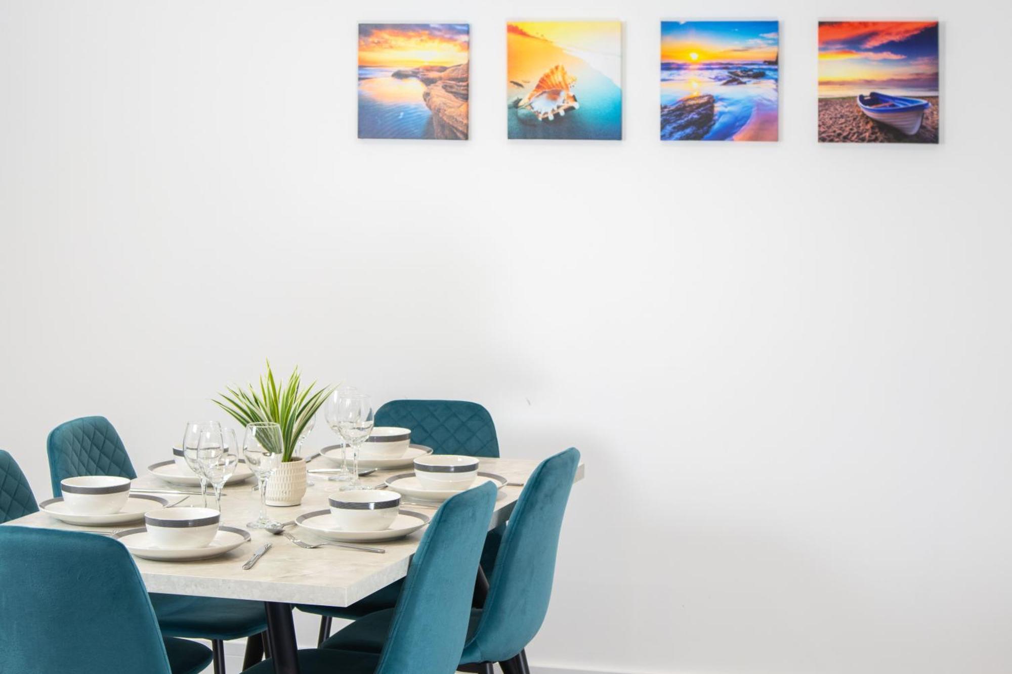 Central 2 Bed 2 Bath Apartment Near Brighton College, Beach, Hospital - Long Stay Offers Exterior photo